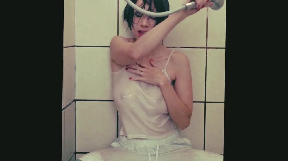 Xxxrioxxx-Wet-T-Shirt-Manyvids