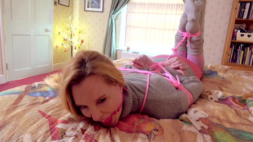 Ariel Anderssen Bondage Escape Attempt In Rollneck