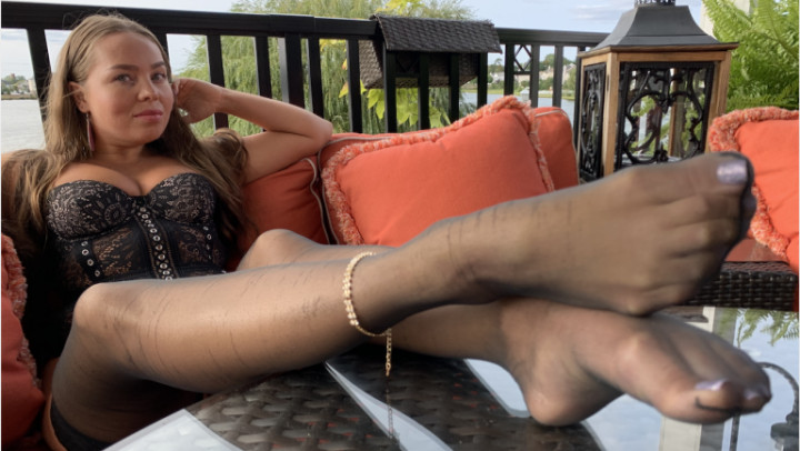 Anna May's Juicy Bootie, Soles & Hose - Aug 30, 2021