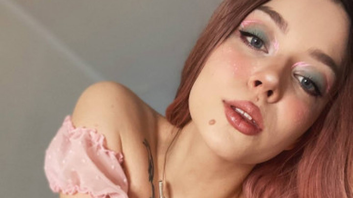 Deepthroat from pinkhair girl - Aug 2, 2022