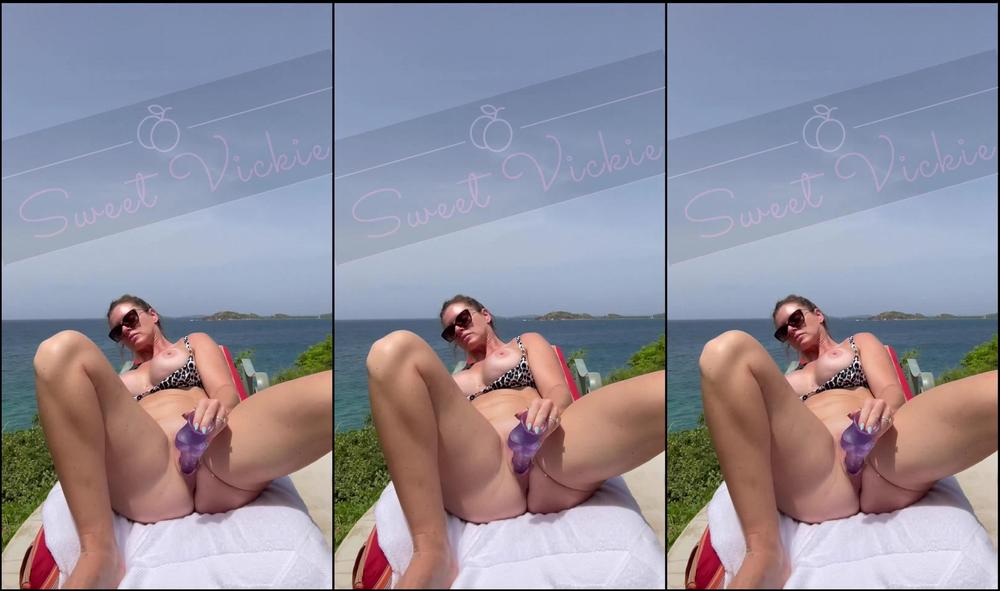 Squirting By The Ocean