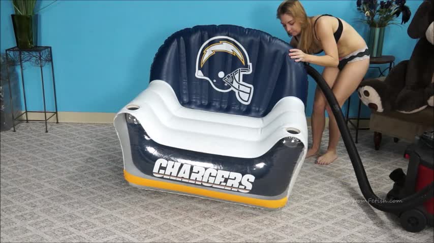Julie+Kim Sit Pop an Inflatable Chair