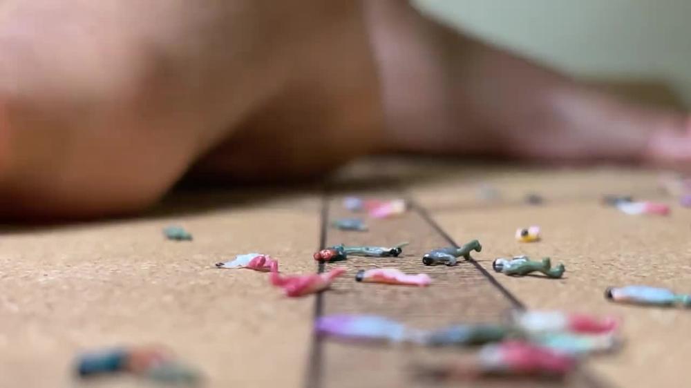 Giantess Yoga Feet Smashes Little People
