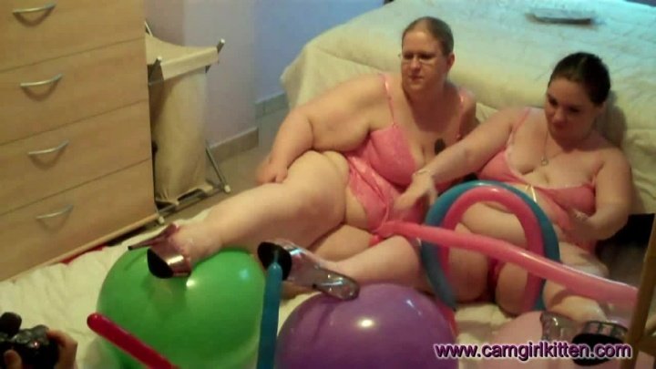 Camgirlkitten Bbw Amp Ssbbw Lesbian Balloon Play