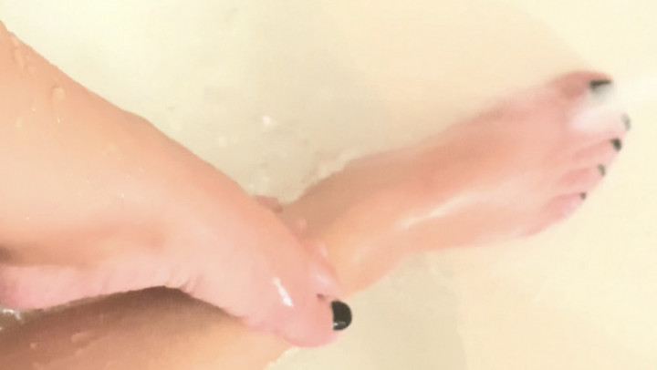 NSFW - Feet, Legs, and Pussy in Bath - Aug 29, 2021