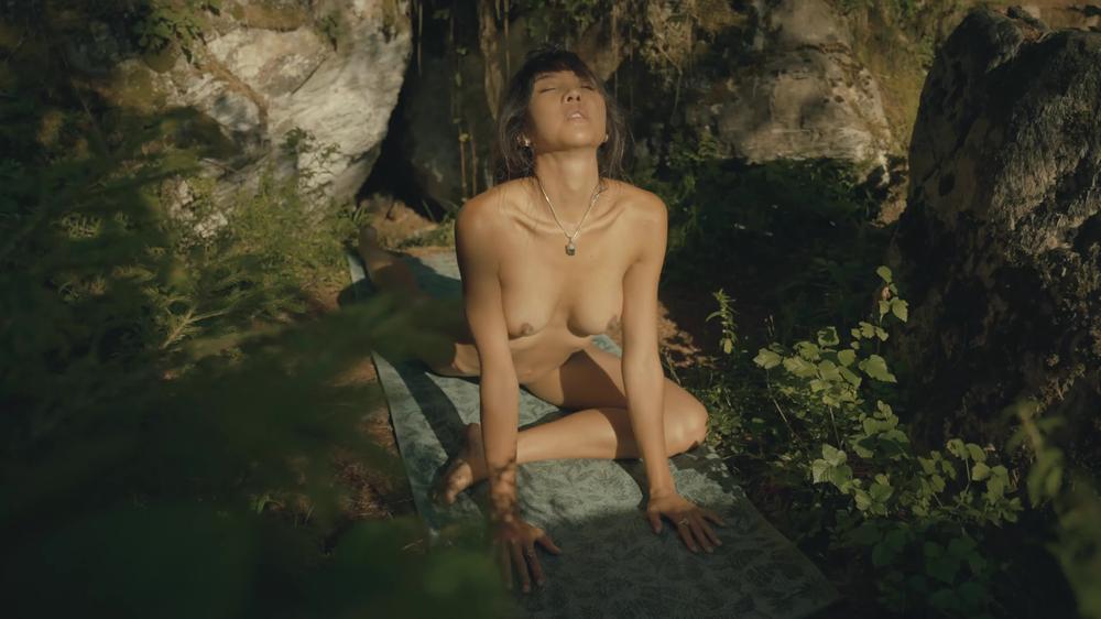 daringKiara - Cinematic Outdoor Yoga Masturbation