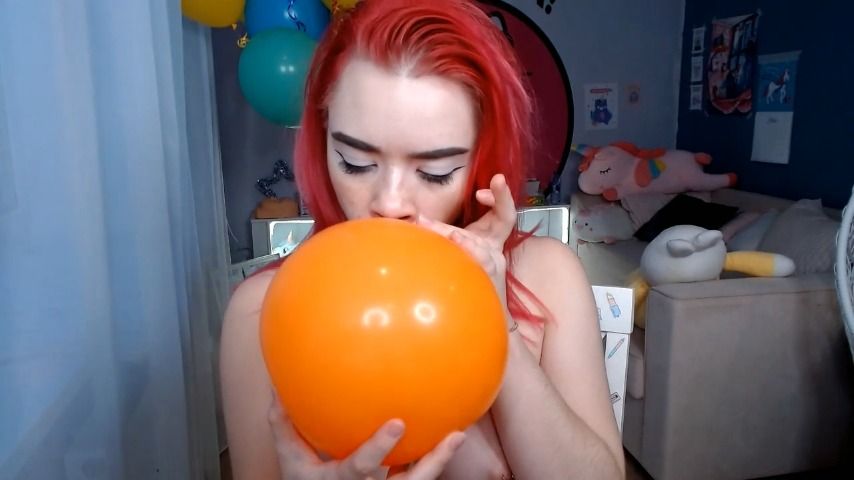 Squeaky Mia Helium Balloon Fun Singing - January 20, 2022