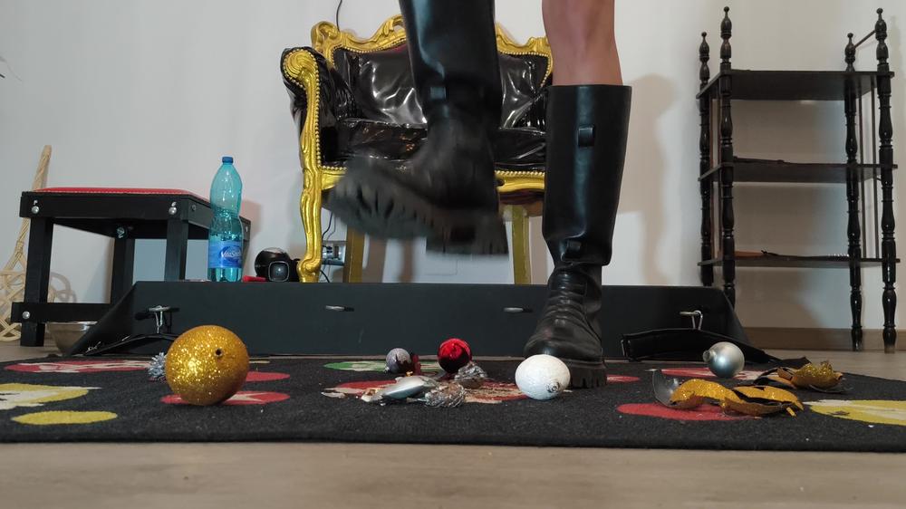 Miss Dula - I Break Christmas Balls