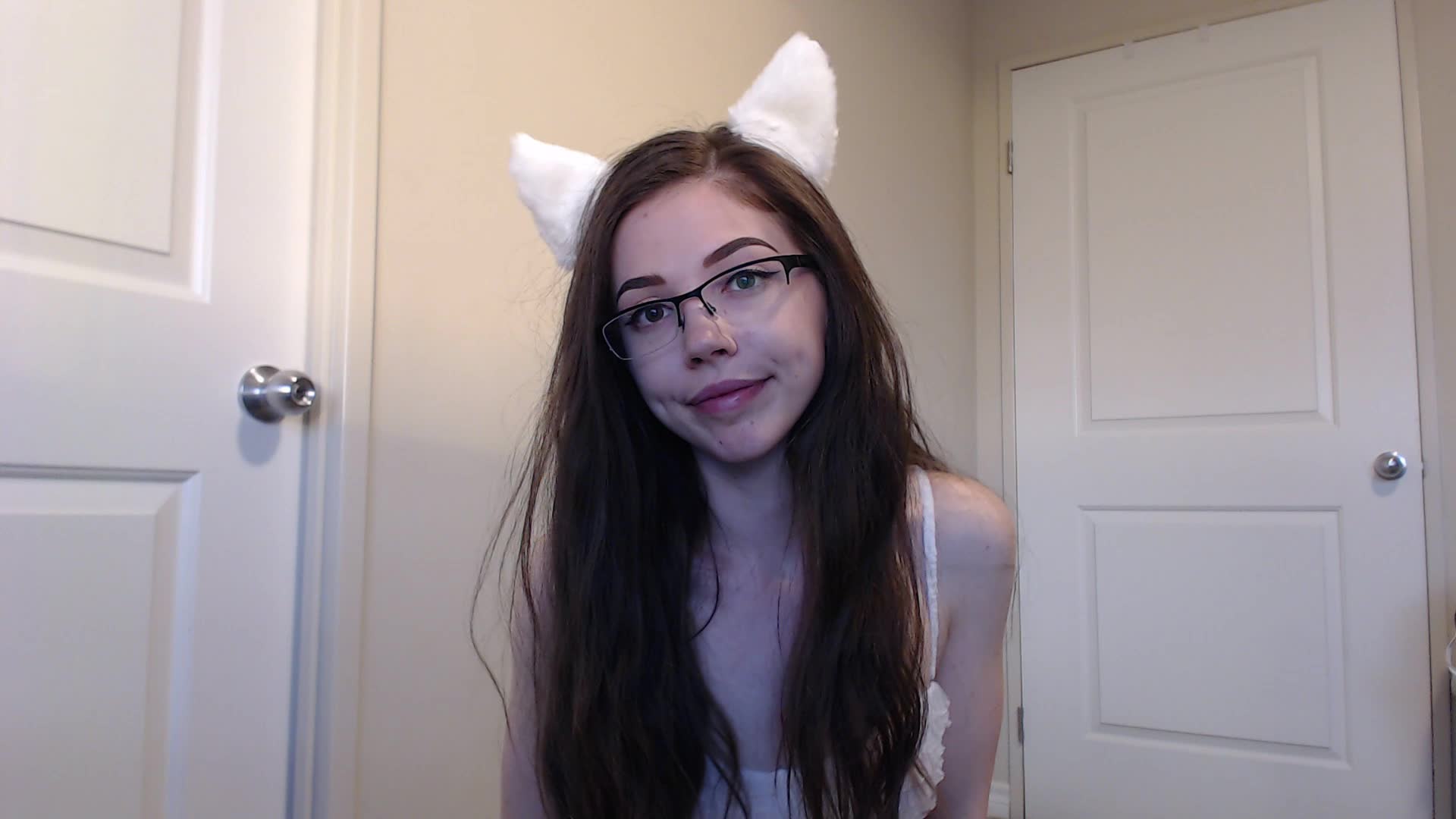 White kitty butt - Jul 14, 2016