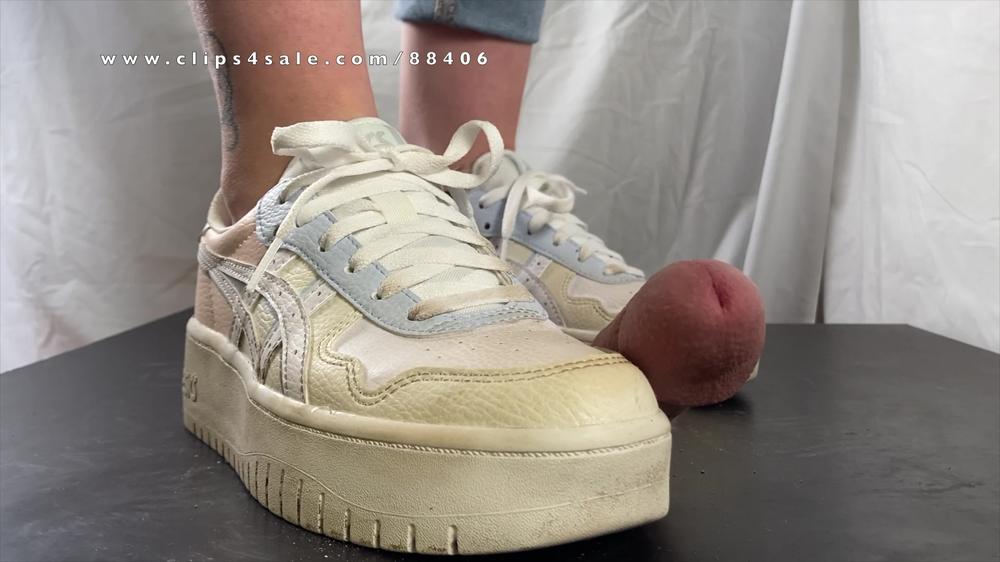 Tramplegirls Shoejobs and Cockcrush - Asics Japan Shoejob - An Experience With Sneakers - Slavecam - 4K