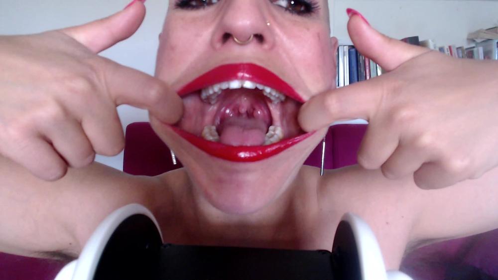 Emprexkala Teeth Clapping