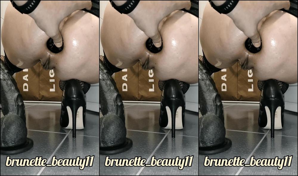 Brunette beauty11 2022-11-03 at 00-52 Fansly (anal_goddess)