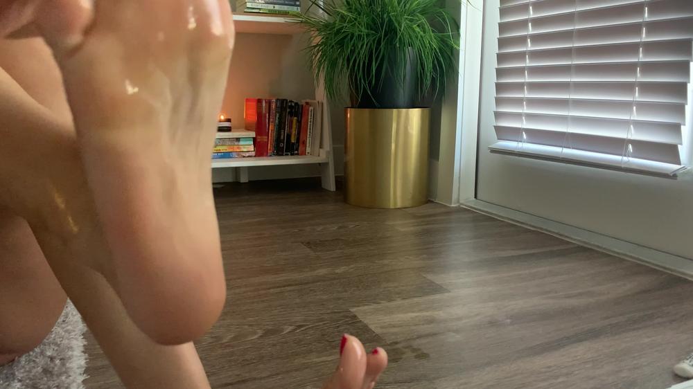 miaxo xoxo 14623173 2020 03 02 pouring hot red candle wax all over my pretty little feet.