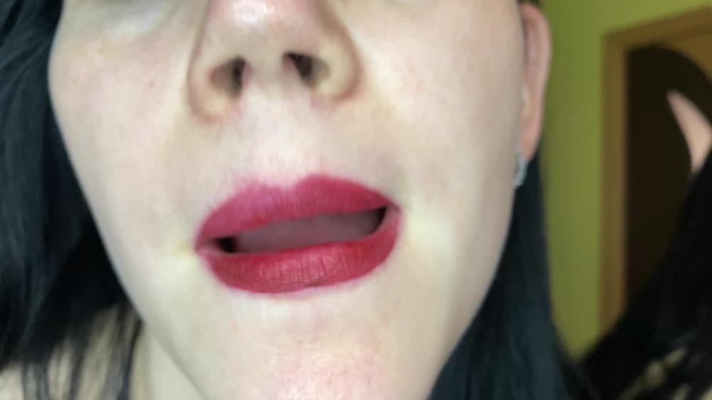 Giantess Anna Close Up