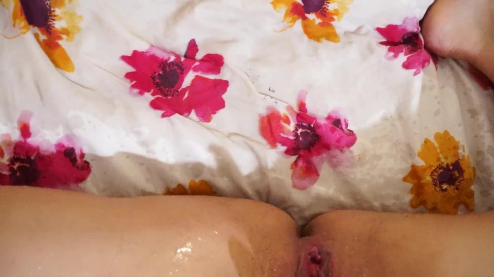 Gymbabe I Squirt On All Over My Bed