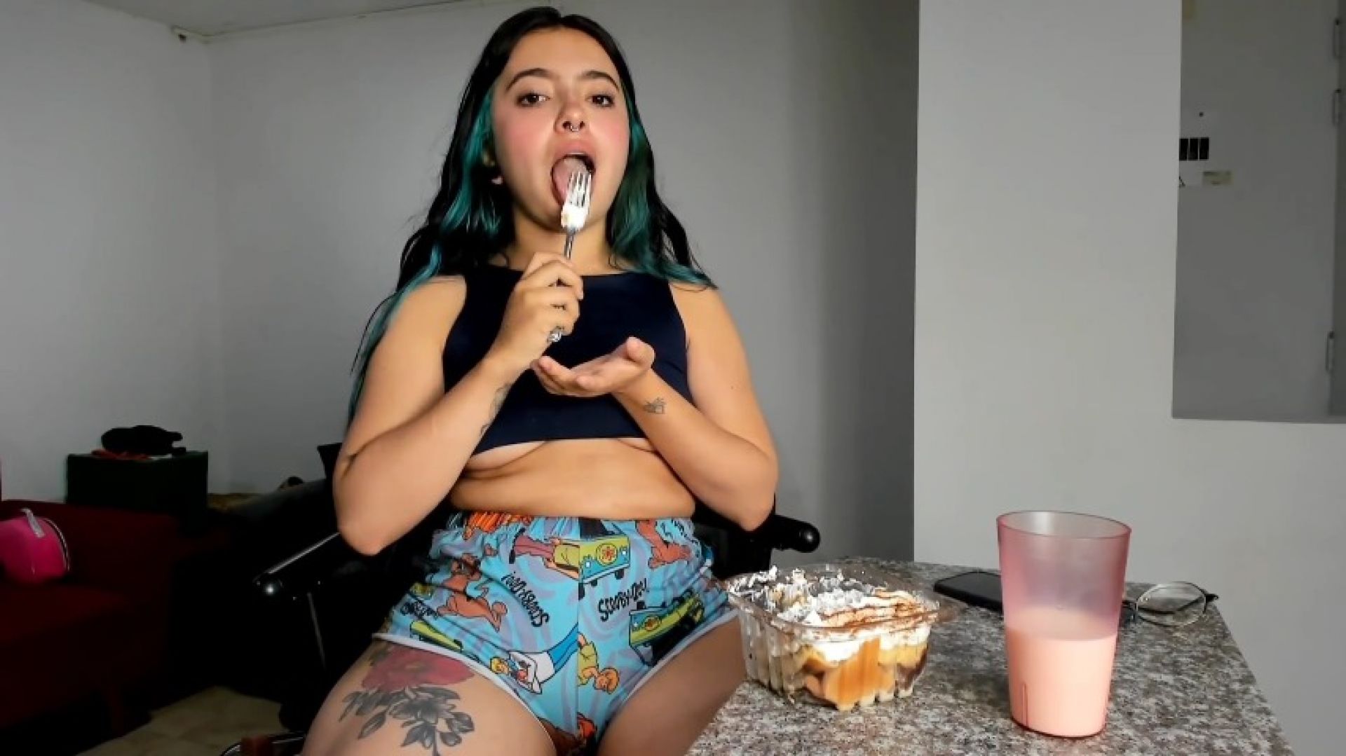 SFW pilot - join me while I eat