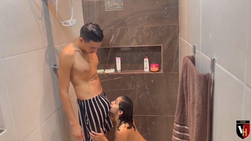 Victorhugo Bath With Hot Girl