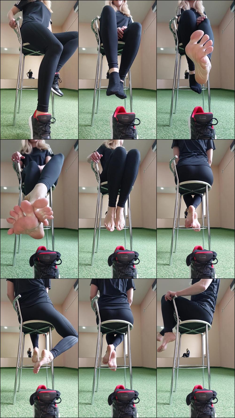 Watch me removing my shoes after my yoga class - October 06, 2023