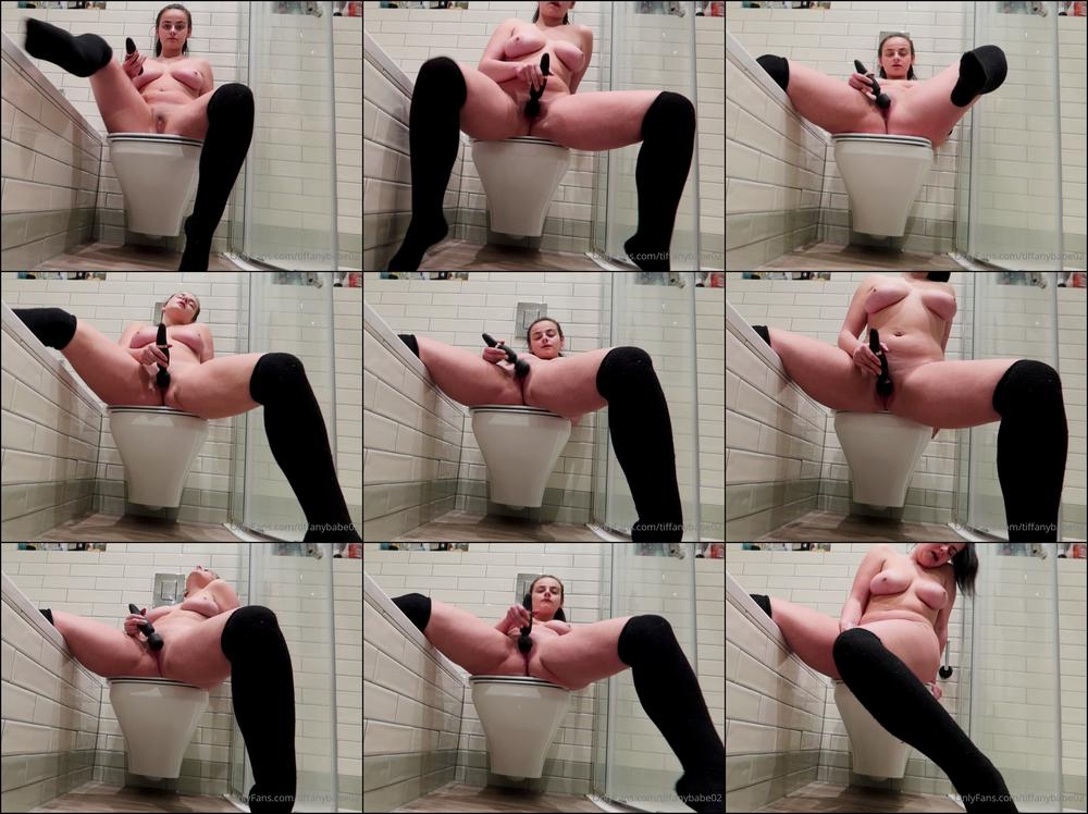 Squirting in the Bathroom xxx