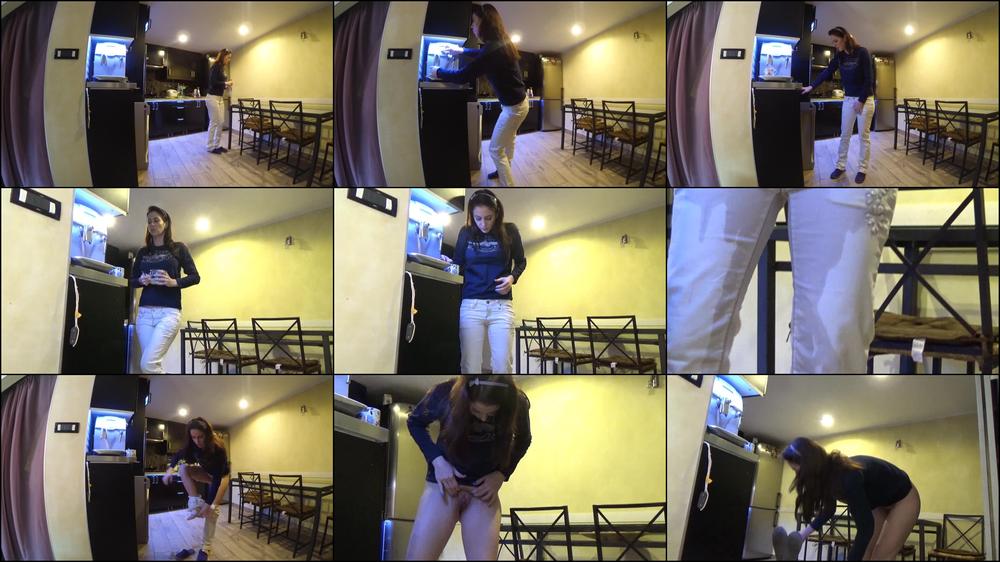 Wet Kelly Pee Desperation On White Jeans