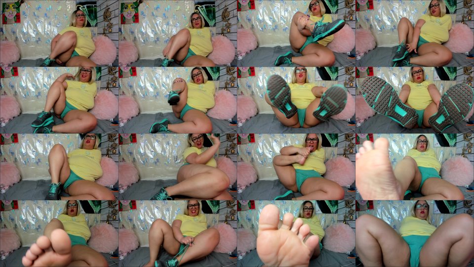 Paisleehaze My Husbands Into Smelling Stinky Feet