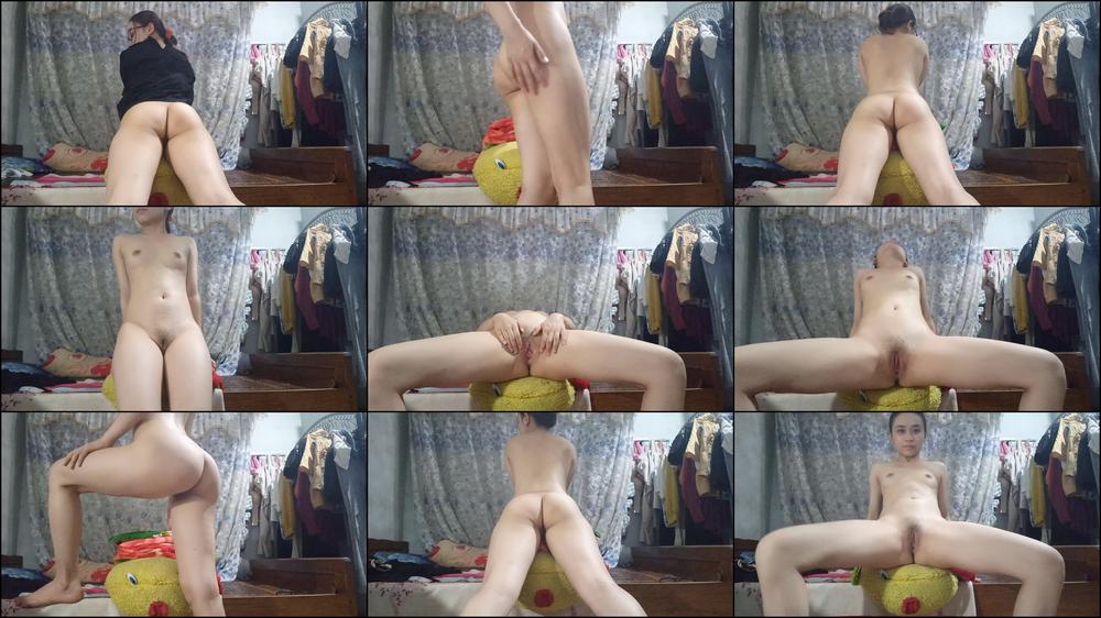 Asian fantastic teenger shows fully naked body