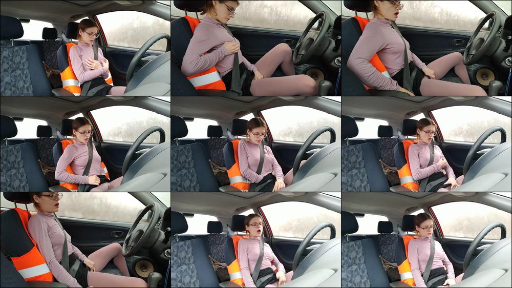 Nerdy girl masturbates in a car non-nude