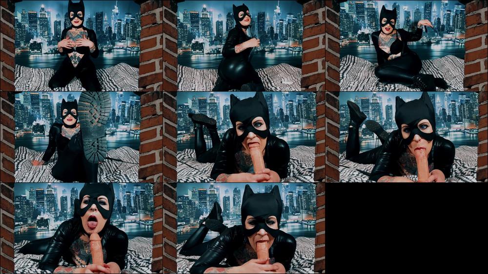 Catwoman Switches From Dom To Drooly Sub