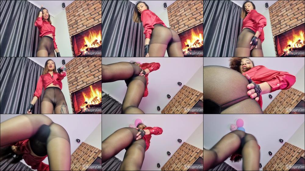 Facesitting in pantyhose POV | MahoganyQ