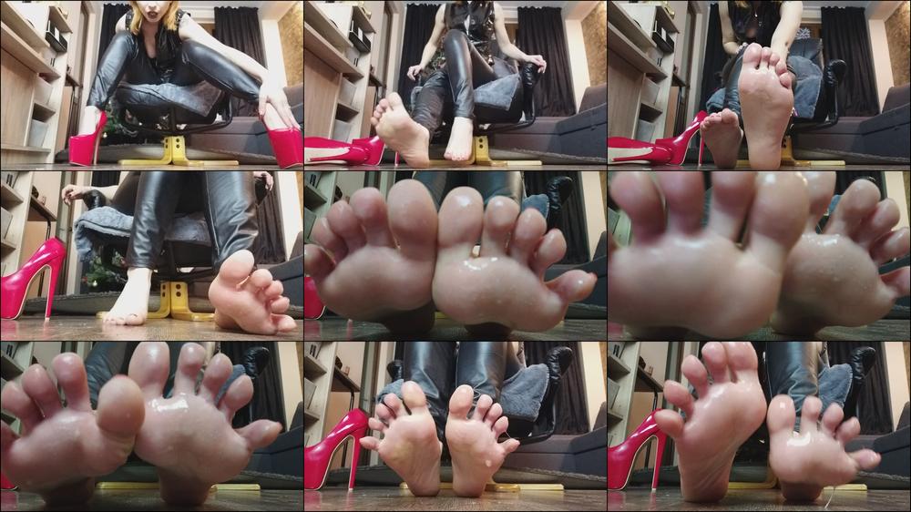 Spit Fetish - feet - January 04, 2019