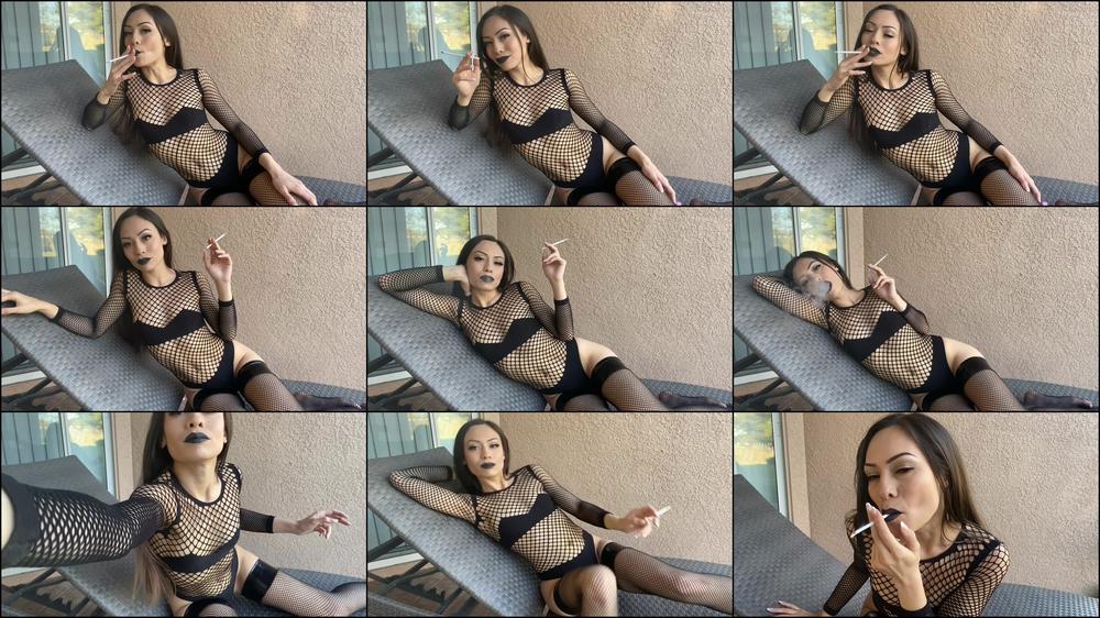 Smoking Hot Kitty