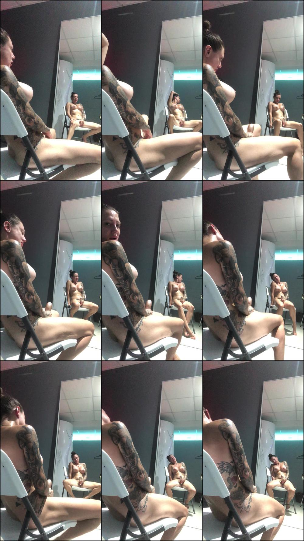 Tanning Room Vibe Orgasm