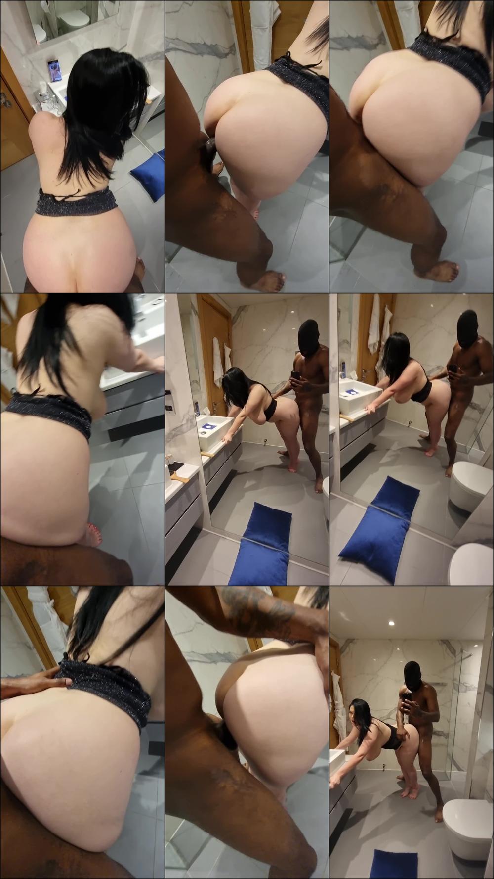 BATHROOM DOGGY