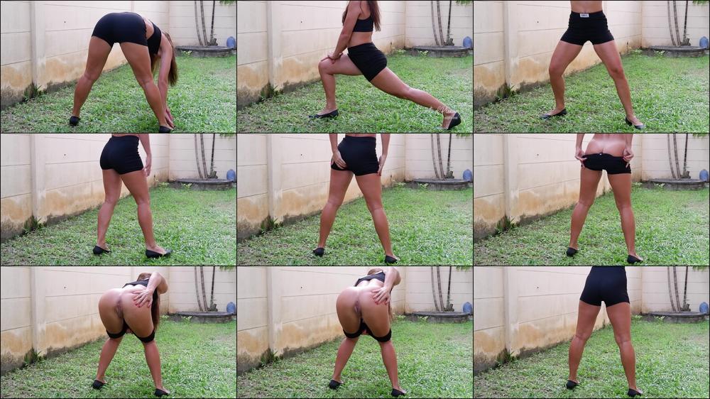 Molly Sweet Girl Pissing Outdoor After Stretching