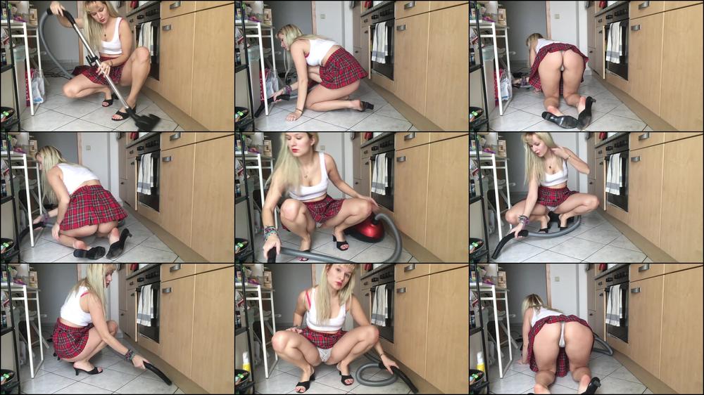 HOT VACUUMING UPSKIRT