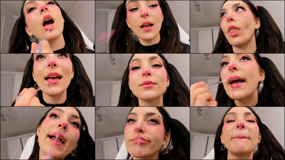 Teen cover her sexy lips with lipgloss - Feb 10, 2023