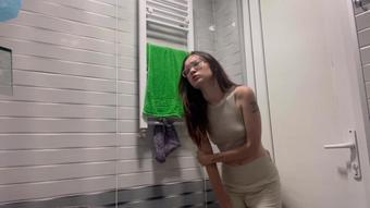 Pee Desperation Open The Door (Sasha Palmer)