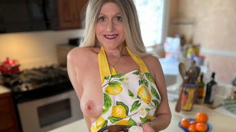 Son Let Mommy be Your Sweet Snack HD - Mar 14, 2021 (TabithaXXX)