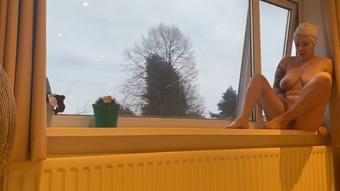 Cam Session Risky Window Wank (SuzieLove212)