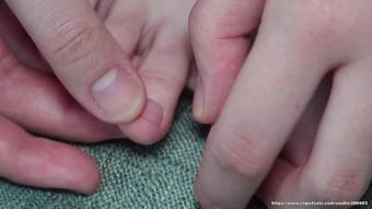 aapary - Qiqi'S Size 38 Feet, Close-Up Of Curling And Playing With Her Toes (aapary)