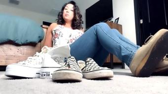 Shoe Slave (Drea_xoxo)