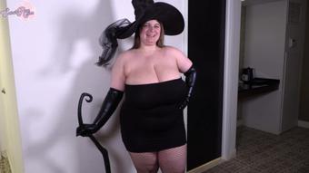 Busty Witch (Sarah Rae)