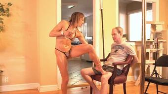 Muscle Worship Tease - April 14, 2022 (Lora Cross)