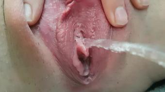 Extreme Close Up Peeing (Hazel Simone)