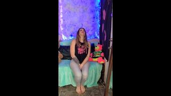 Toilet Occupied Desperation Pee in Jeans (KittyUV)