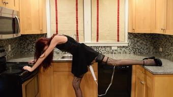Misskittymoon Harness Hitachi Hands Free Orgasm (MissKittyMoon)