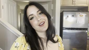 Shrinking and Consuming my Boring BF (GirlOnTop880)