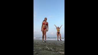 Girls Orgasm on the Beach (Tiffanybabe01)