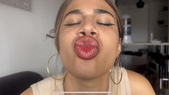 STANDARD VERSIO cum on my big juicy lips - March 16, 2023 (Colombianbigass)