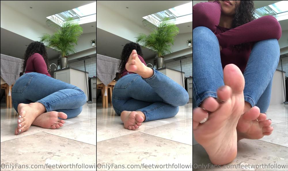 feetworthfollowing daily 481803008 2022 12 29 i was watching squirrels it s surprisingly relaxing you watch my feet their surprisingly a
